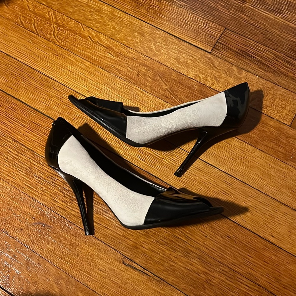 Gucci peep tow black and white heels